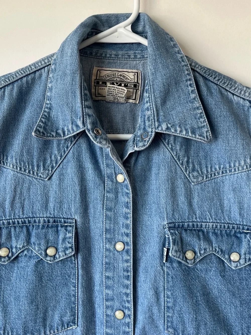 Levi’s Sleeveless Denim Button-Up Shirt - Light Blue with Pearl Snap Buttons